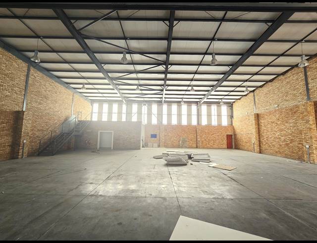 866M² WAREHOUSE TO LET IN NORTH RIDING